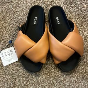 NWT R0AM Foldy Puffy Slide in Cognac